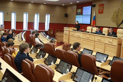 Экскурсию для студентов – участников образовательного проекта облизбиркома провели в Заксобрании